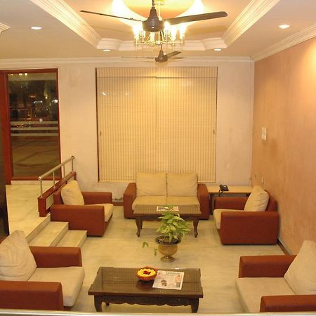 Hotel Saradharam จิตัมพรัม ภายนอก รูปภาพ