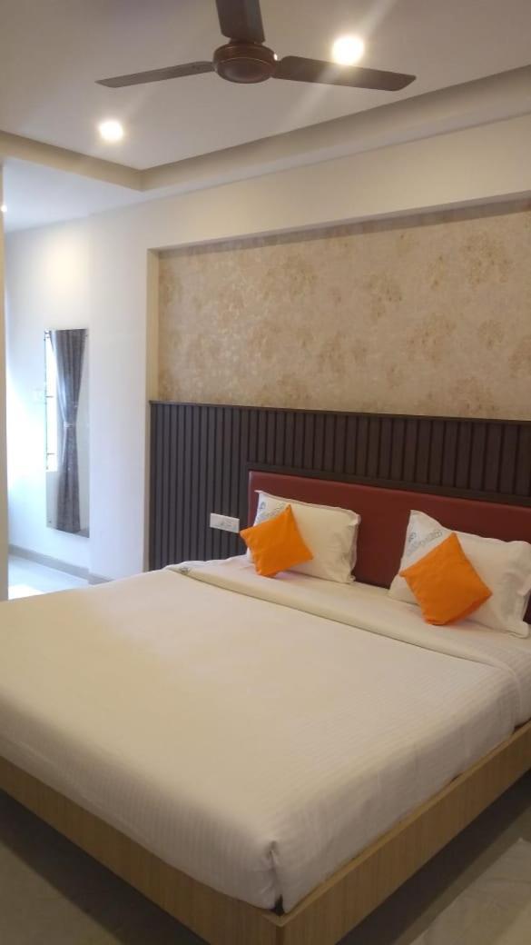 Hotel Saradharam จิตัมพรัม ภายนอก รูปภาพ