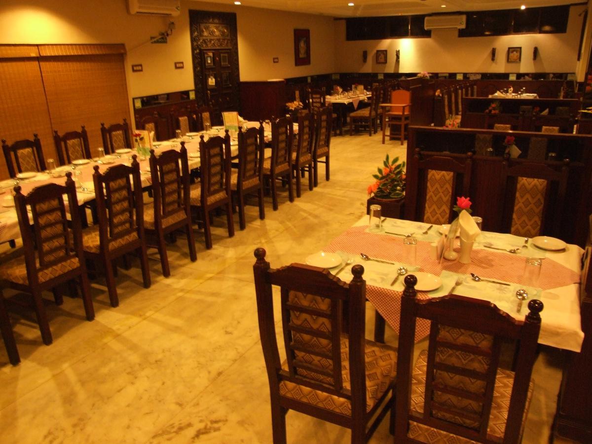 Hotel Saradharam จิตัมพรัม ภายนอก รูปภาพ